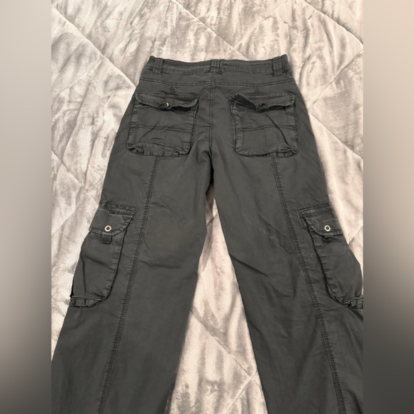 Black Cargo - Picture 2 of 2